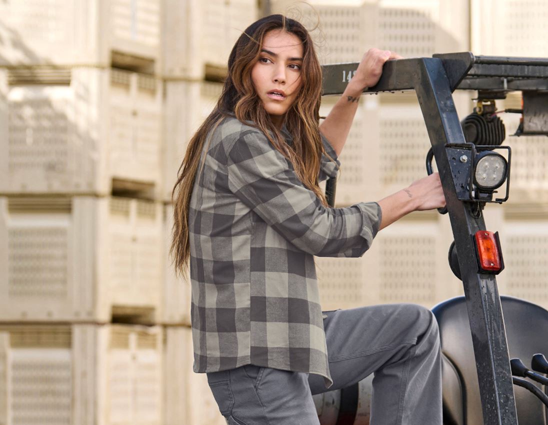 Hauts: Chemise à carreaux e.s.iconic, femmes + gris dauphin/gris carbone 1