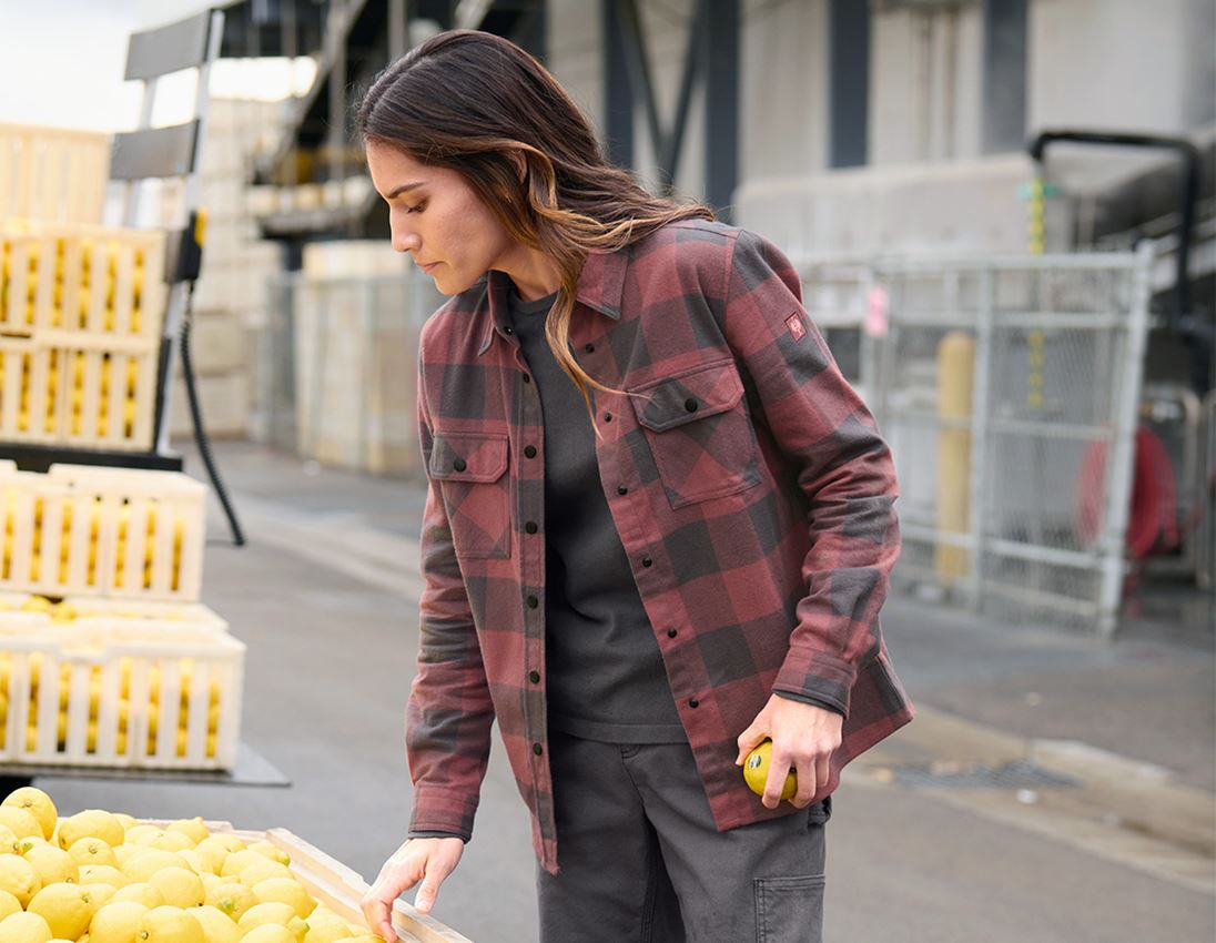 Thèmes: Chemise à carreaux e.s.iconic, femmes + rouge oxyde/gris carbone