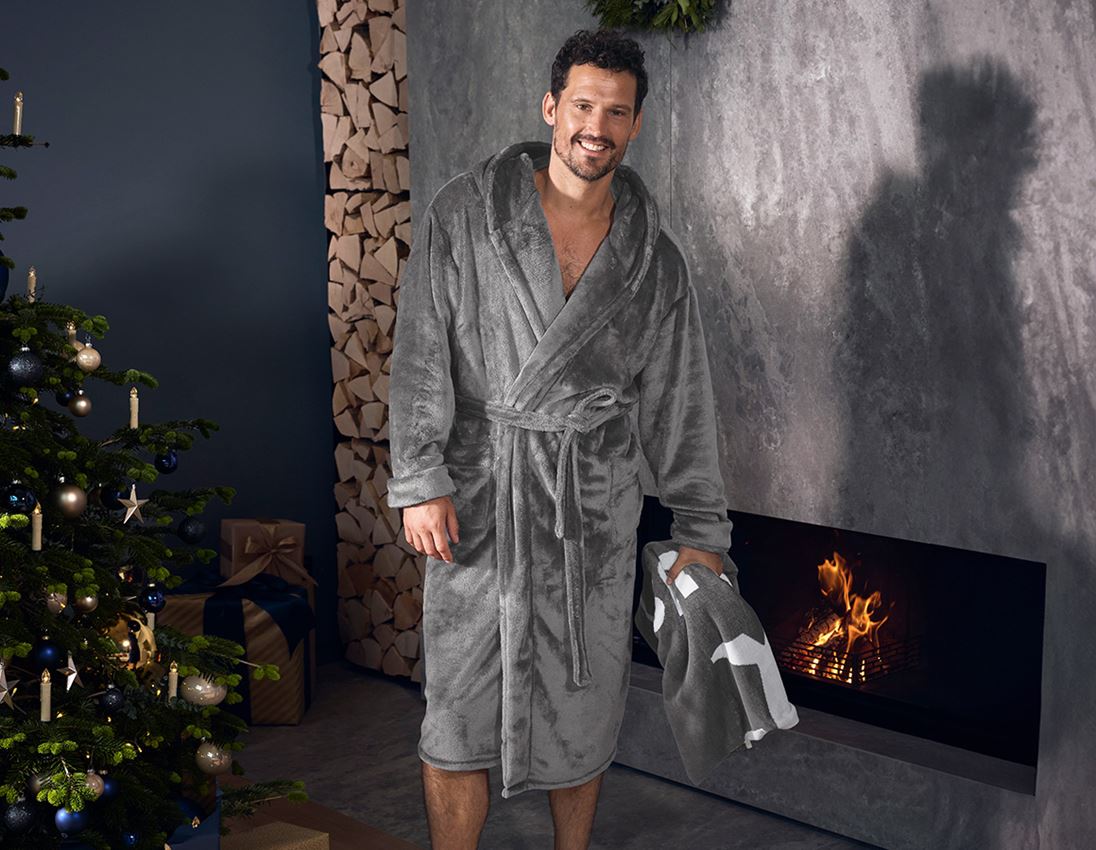 Accessories: e.s. Bathrobe + basaltgrey