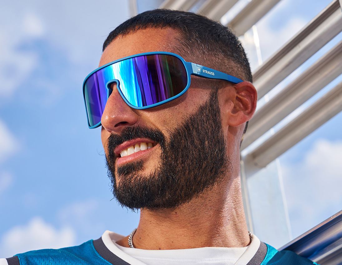 Accessories: Race sunglasses e.s.ambition + gentianblue