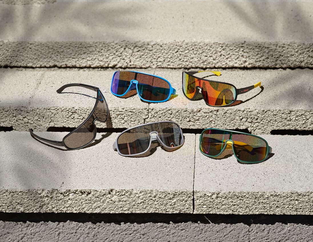 Accessories: Race sunglasses e.s.ambition + green 3
