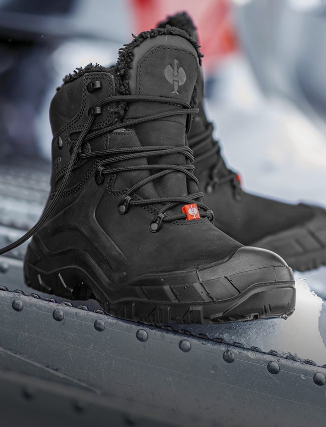 S3 safety boots e.s. Okomu mid in black.