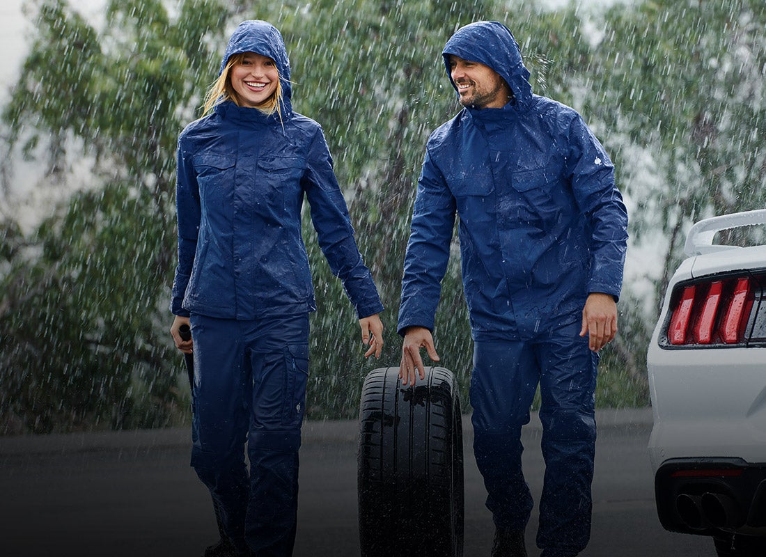 Strauss weather protection clothing for men, women and children provides reliable protection against wind and rain.